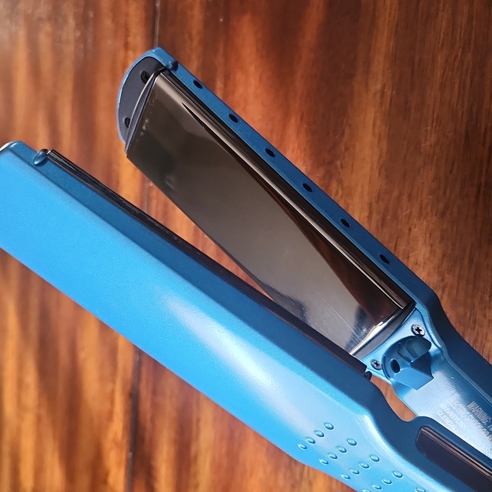 BaByliss Pro Nano Titanium 1 3/4" Ionic Straightener - Picture 7 of 16